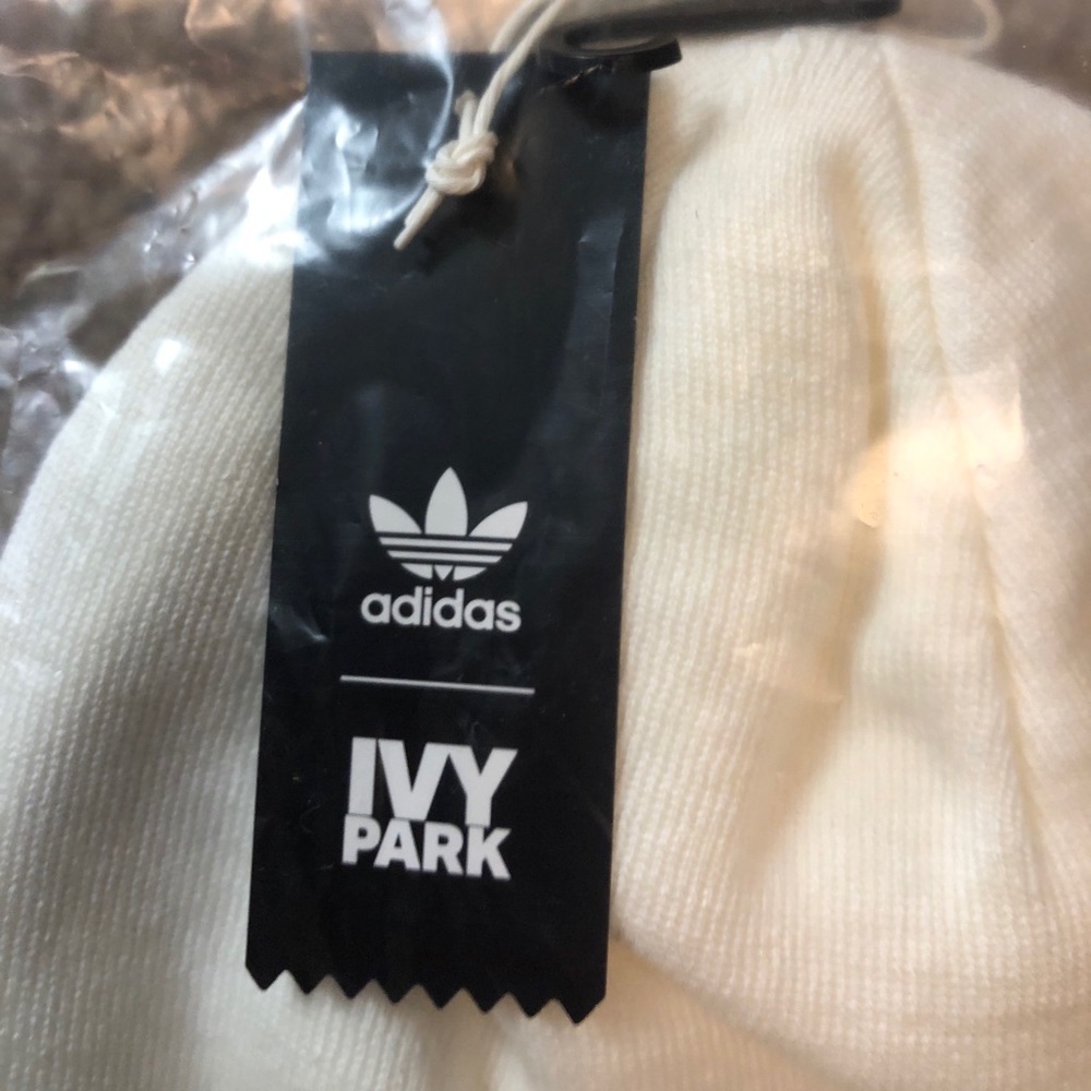 🎉 HP 🎉 🆕 IVY PARK x adidas Icy Park Cut Off Logo Beanie - Picture 8 of 10